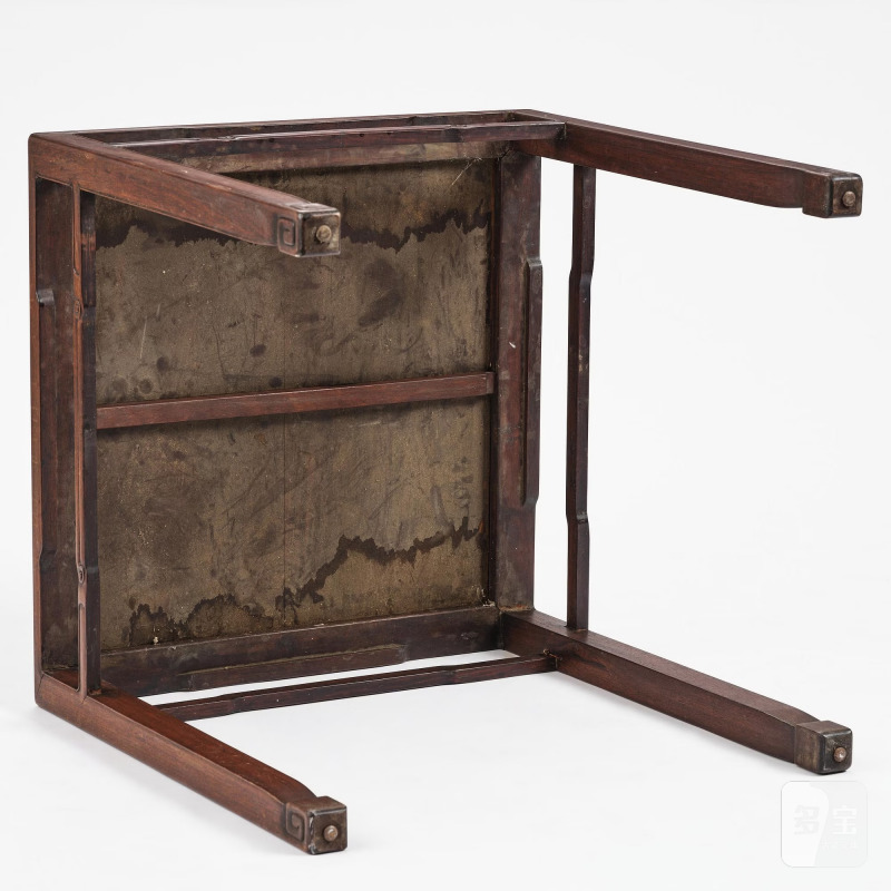 A hardwood table, - 图10